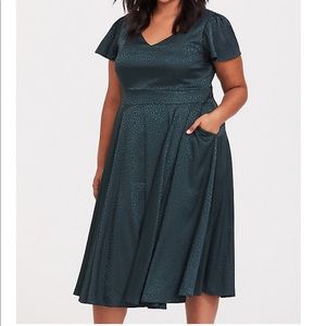 NWT Torrid Sz 5 Green flutter sleeve midi dress